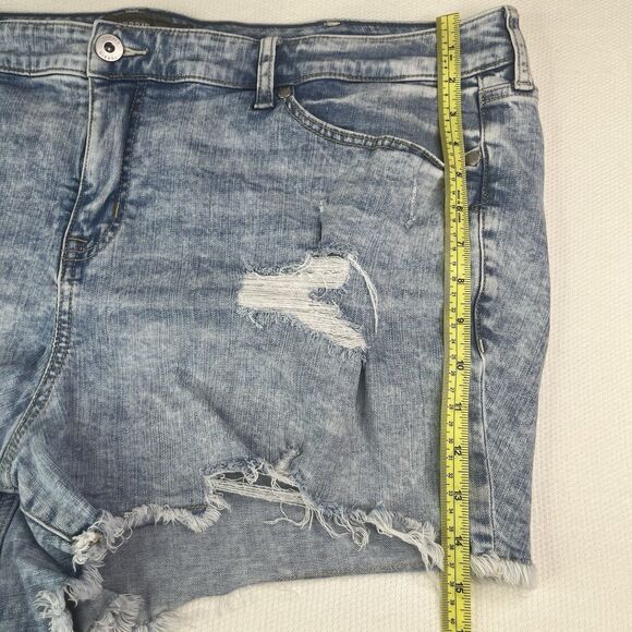 Torrid Blue Denim Jean Shorts Women’s Plus Size 26 Raw Hem Distressed Summer - Picture 9 of 12